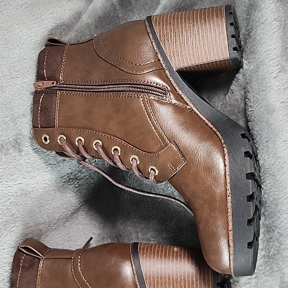 Eva & Zoe Palmer  women's lace-up Combat Boots .Size 9.  Chunky 3 inch heel. - Picture 4 of 10